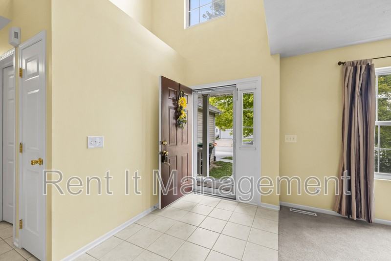 5820 S 157th St - Photo 6 of 40