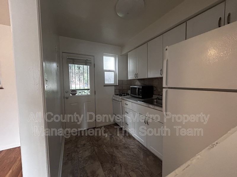 10207 E 14th Ave - Photo 7 of 13