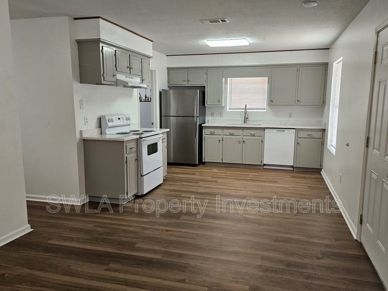 1748 S Tallowood Dr - Photo 2 of 10