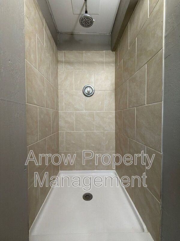 1215 Peach St #5 - Photo 5 of 20