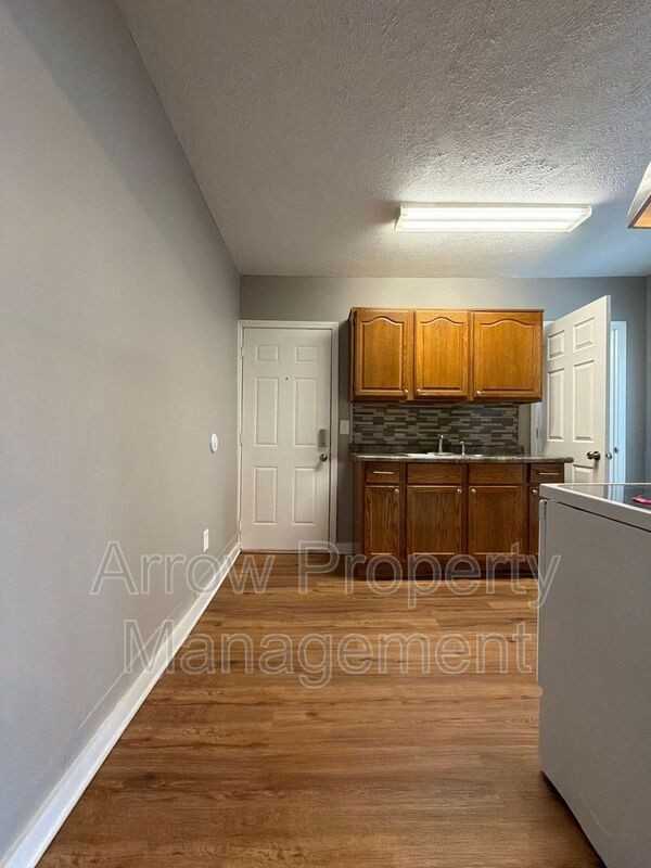 1215 Peach St #5 - Photo 7 of 20