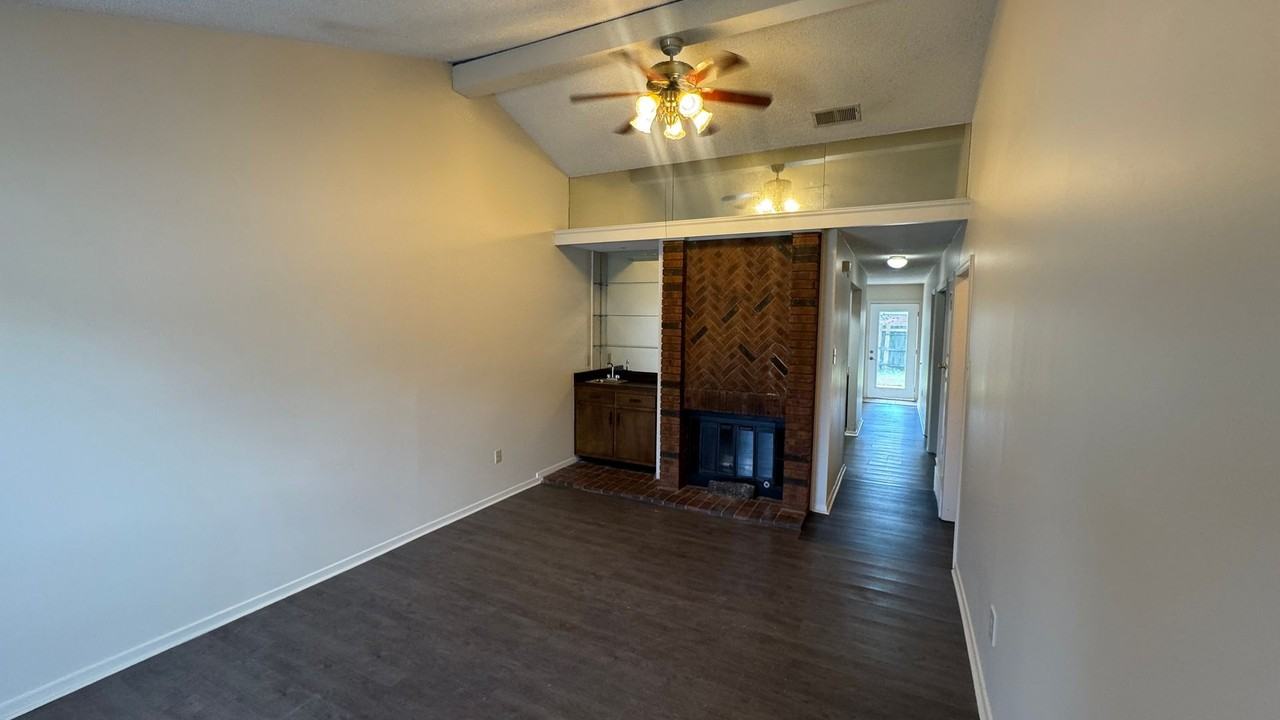 7013 Wesley Ct - Photo 3 of 8