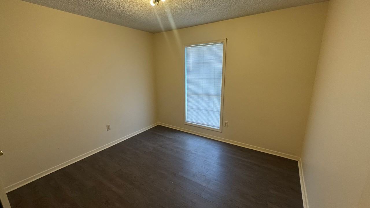 7013 Wesley Ct - Photo 4 of 8
