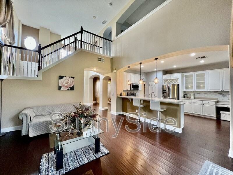 1565 The Oaks Blvd - Photo 4 of 33