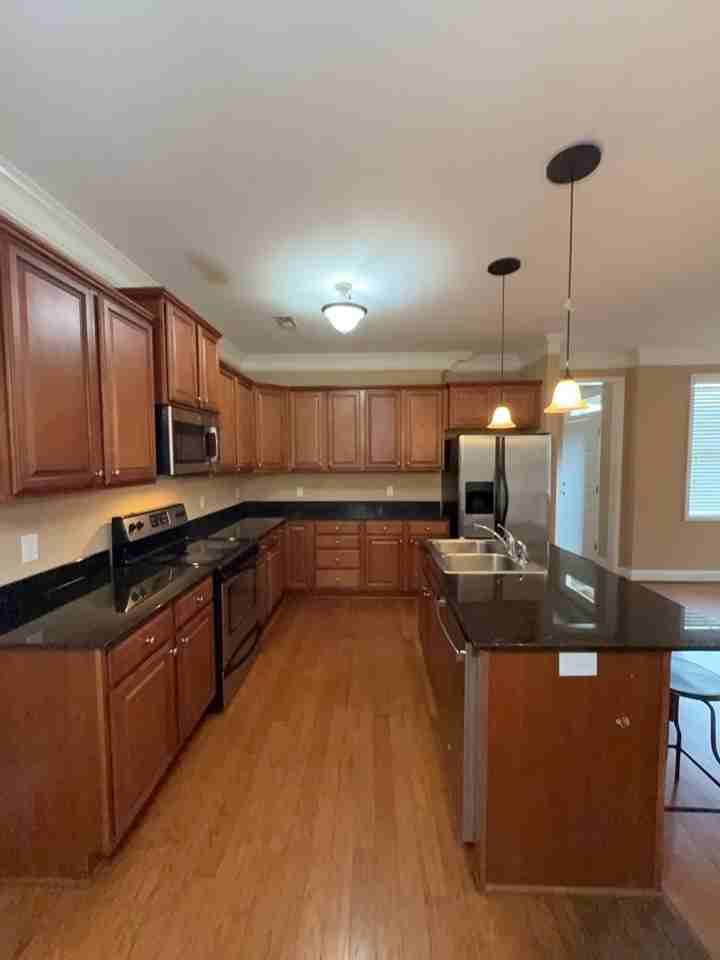 100 Taylors Hill Dr - Photo 7 of 17