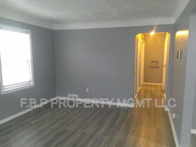 18545 Riverview St - Photo 2 of 7