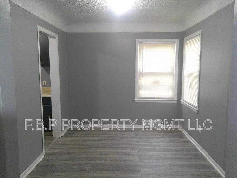18545 Riverview St - Photo 4 of 7