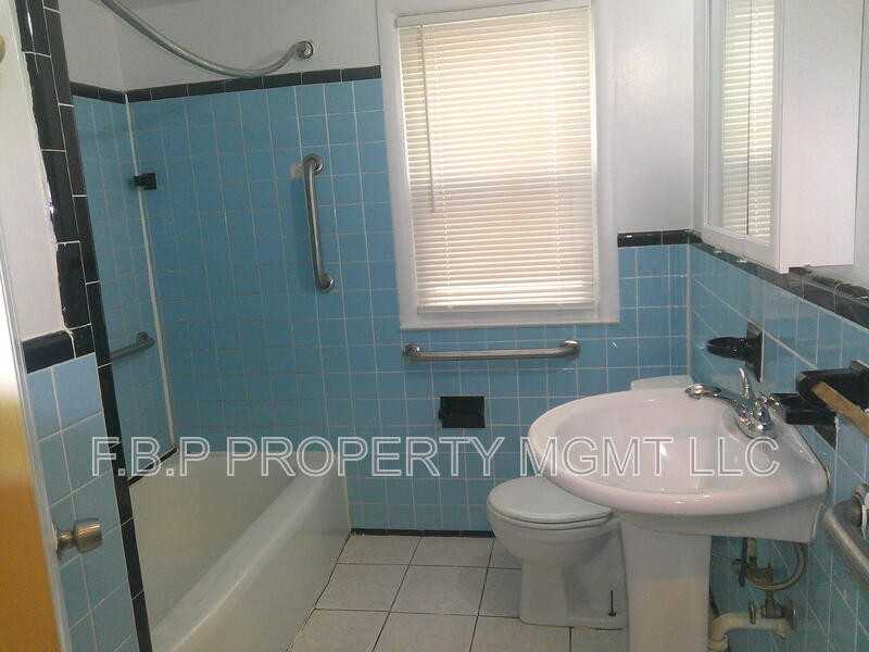 18545 Riverview St - Photo 5 of 7