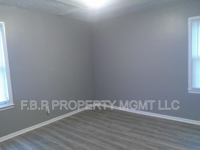 18545 Riverview St - Photo 6 of 7