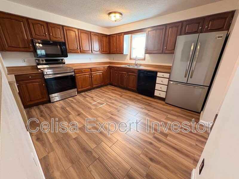 2819 Autumn Leaf Ln - Photo 4 of 11