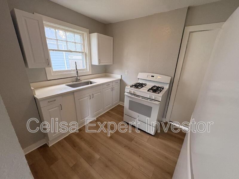 3531 Smith St - Photo 4 of 8