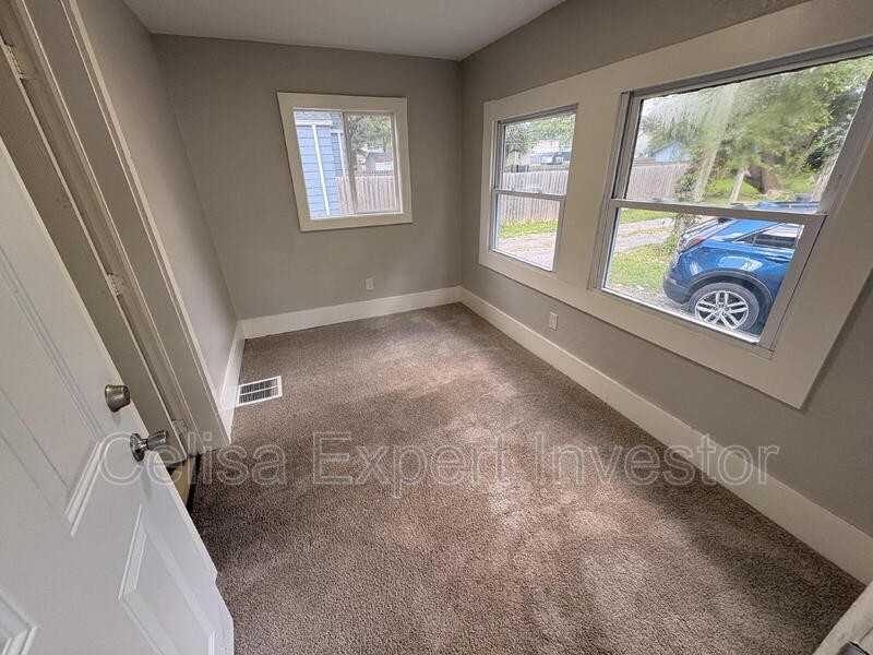 3531 Smith St - Photo 5 of 8