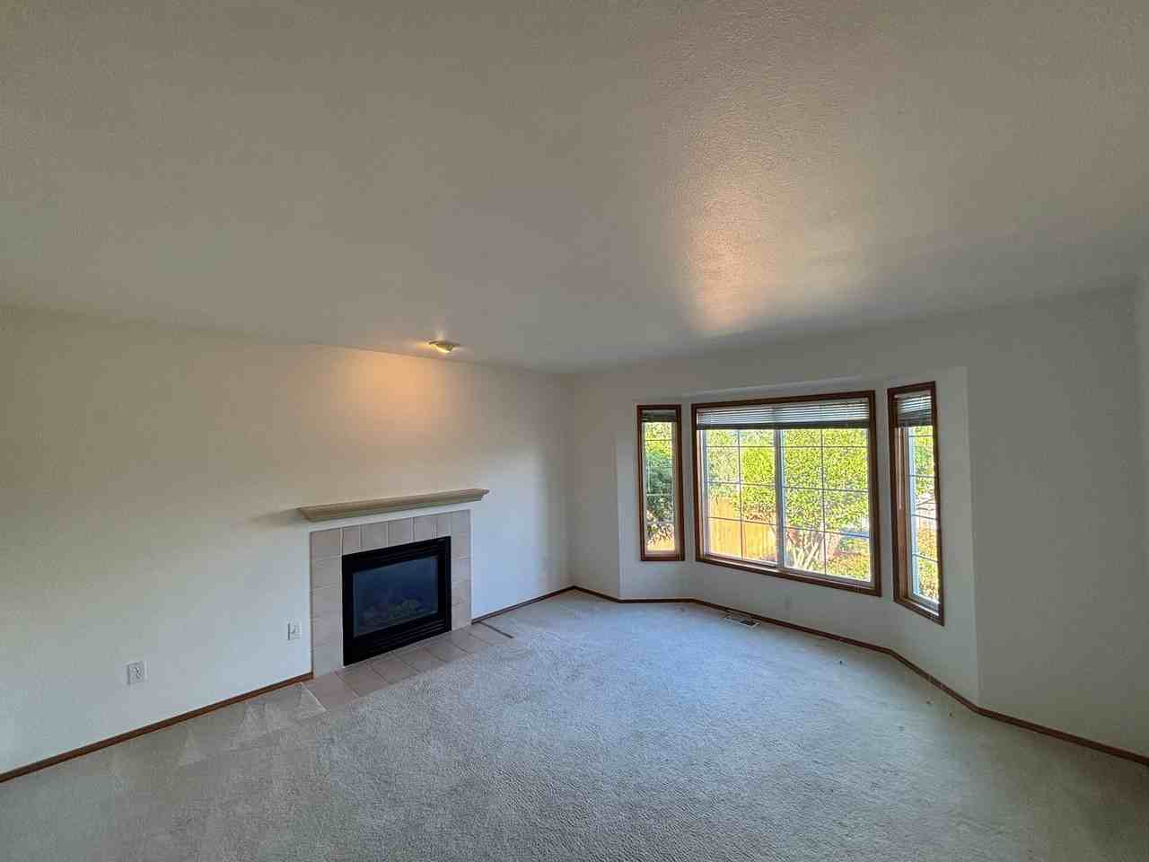 3022 Russell Way #B - Photo 6 of 18