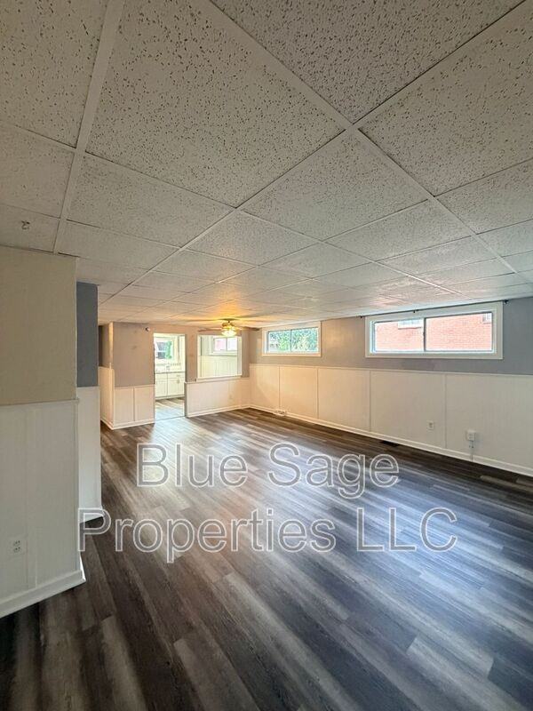 2118 Valley View Dr - Photo 2 of 35