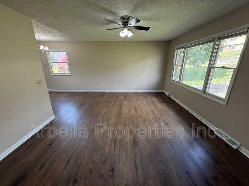 915 Kendrick Creek Rd - Photo 3 of 16
