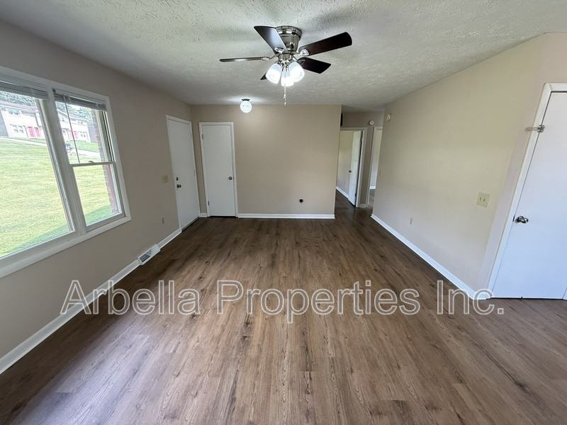 915 Kendrick Creek Rd - Photo 4 of 16
