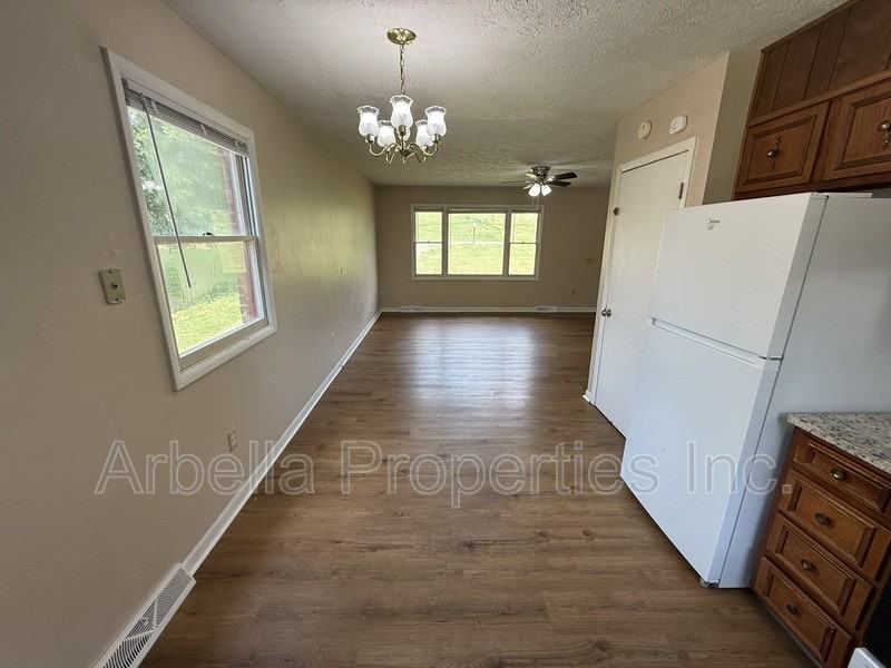 915 Kendrick Creek Rd - Photo 6 of 16