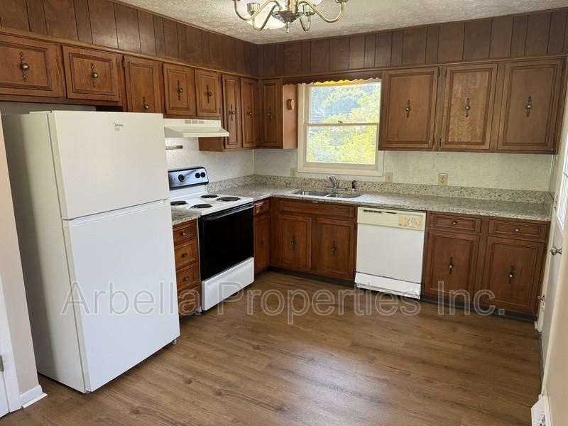915 Kendrick Creek Rd - Photo 7 of 16