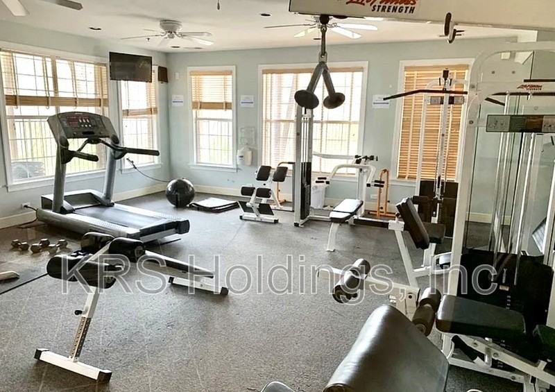 310 Riverbend Dr #2E - Photo 2 of 5