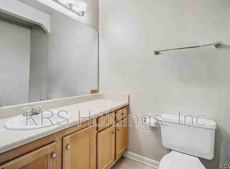 310 Riverbend Dr #2E - Photo 3 of 5