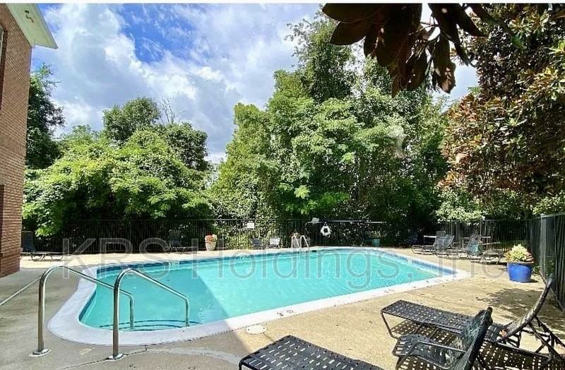 310 Riverbend Dr #2E - Photo 4 of 5