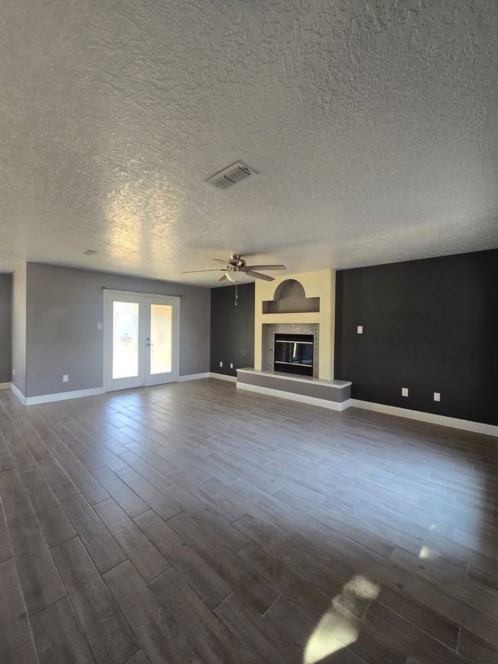 231 Olive Dr - Photo 2 of 19
