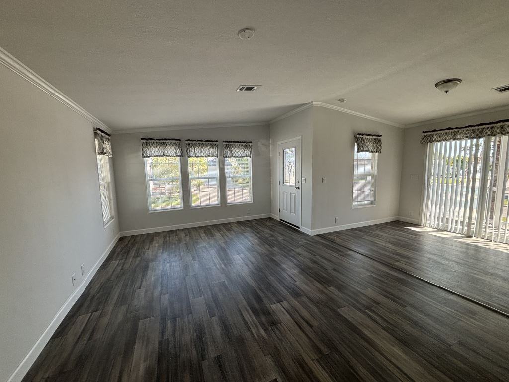 940 Roseau W - Photo 2 of 31