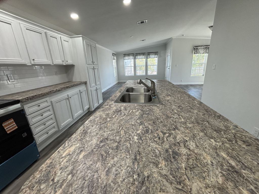 940 Roseau W - Photo 4 of 31