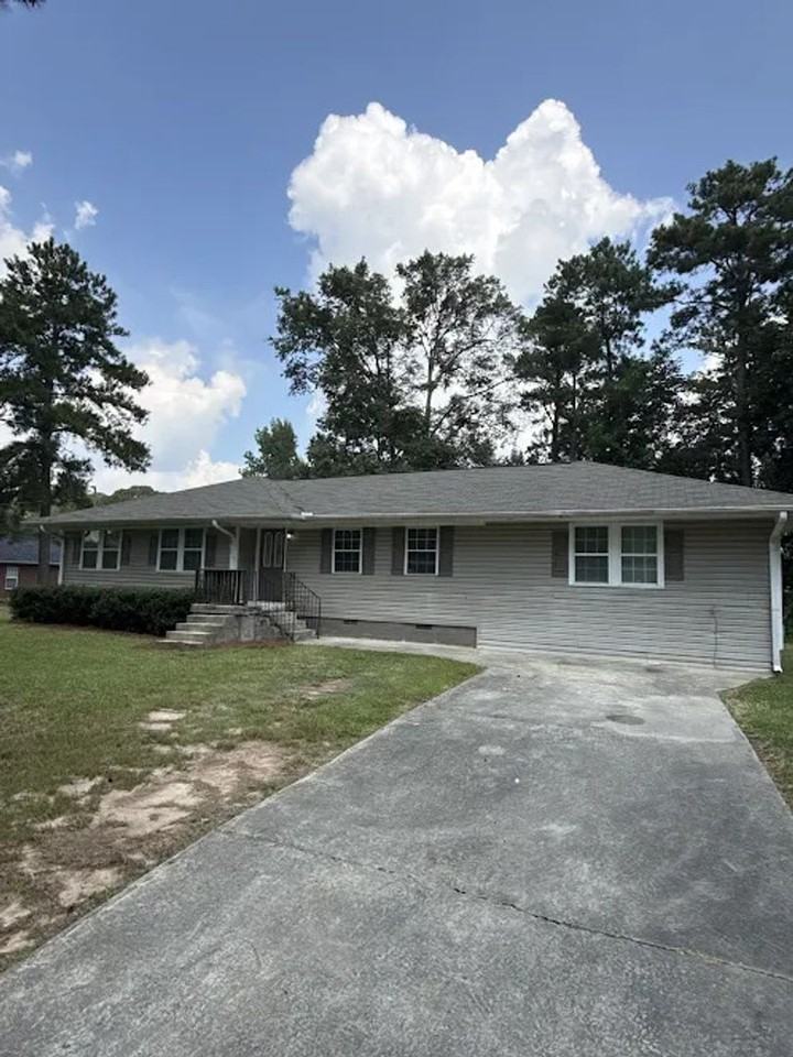 2358 Oak Ave - Photo 2 of 18