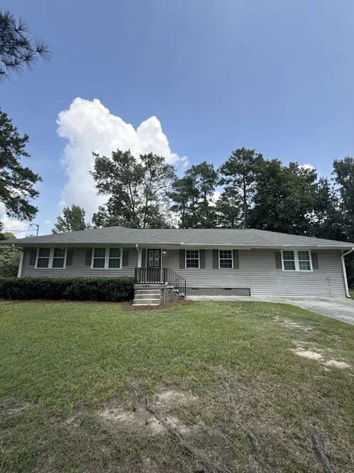 2358 Oak Ave - Photo 3 of 18