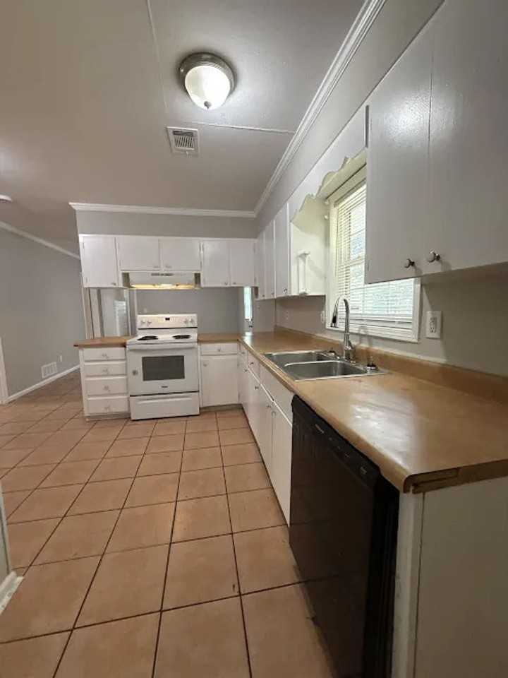 2358 Oak Ave - Photo 5 of 18
