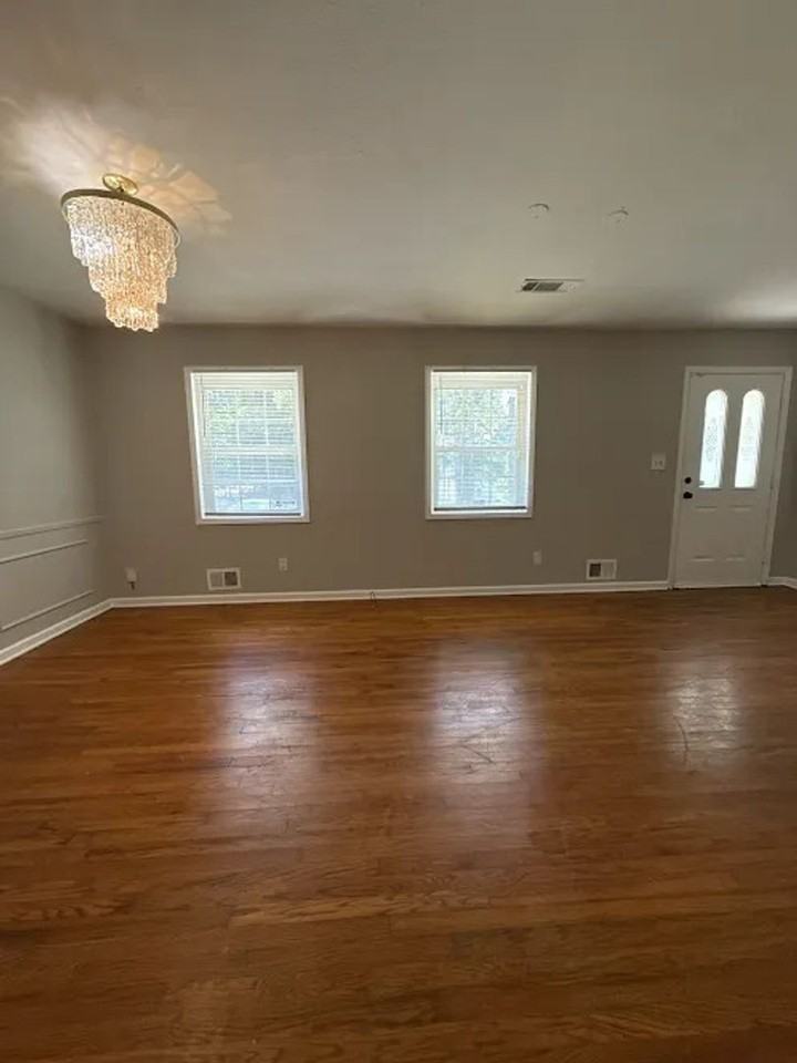 2358 Oak Ave - Photo 6 of 18