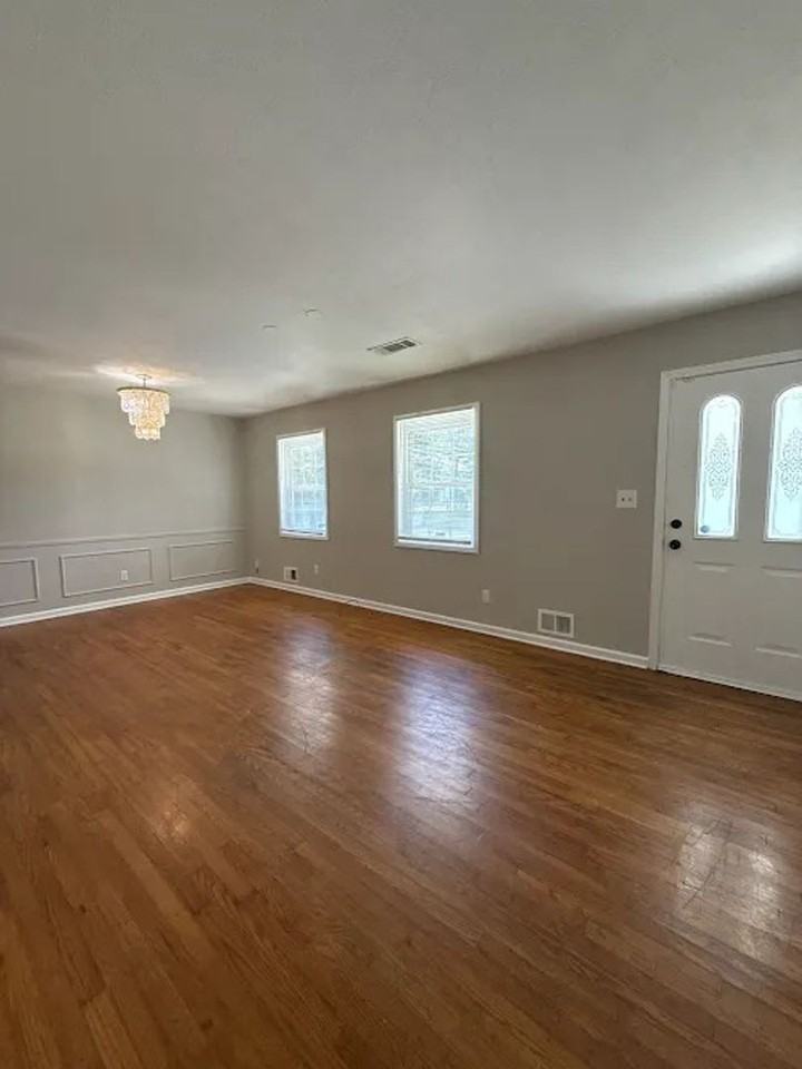 2358 Oak Ave - Photo 7 of 18