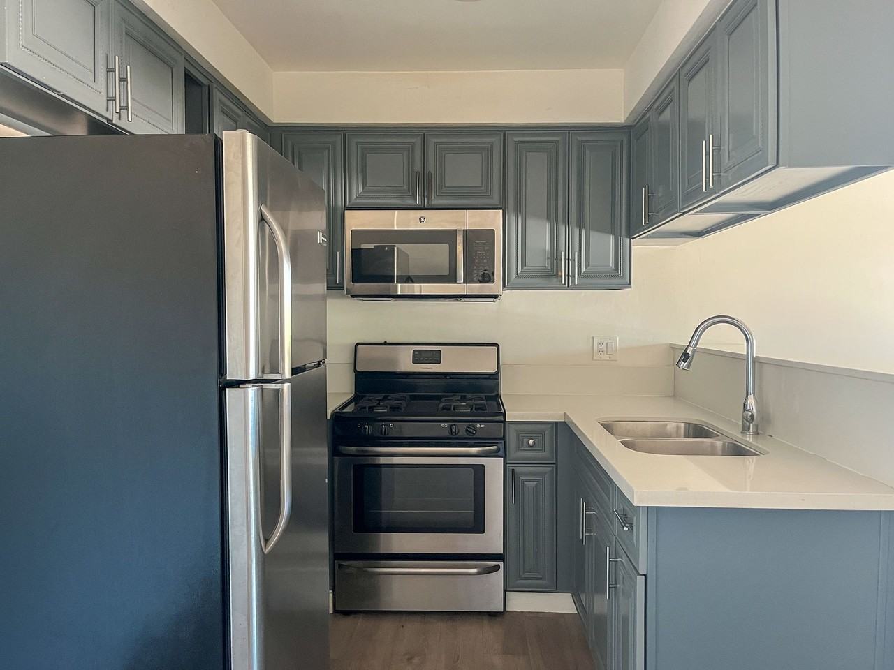 12128 Ramona Ave - Photo 3 of 14