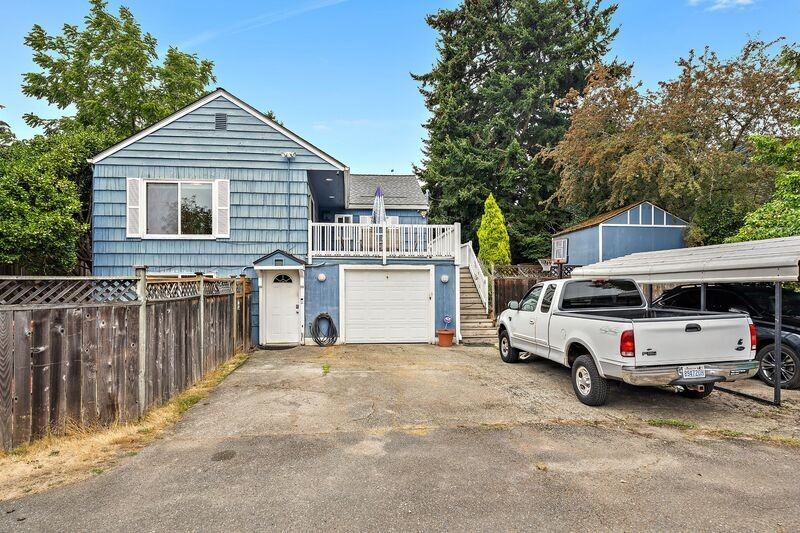 1523 1st St - Photo 3 of 19