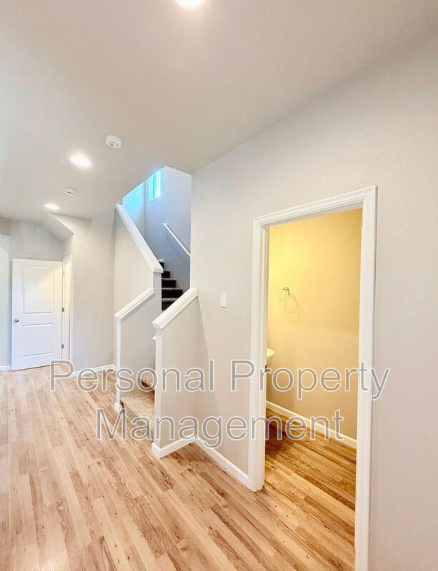 2727 S White Salmon Dr - Photo 2 of 32