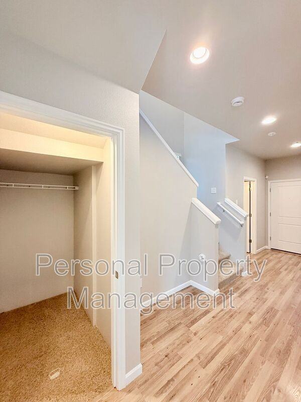 2727 S White Salmon Dr - Photo 4 of 32
