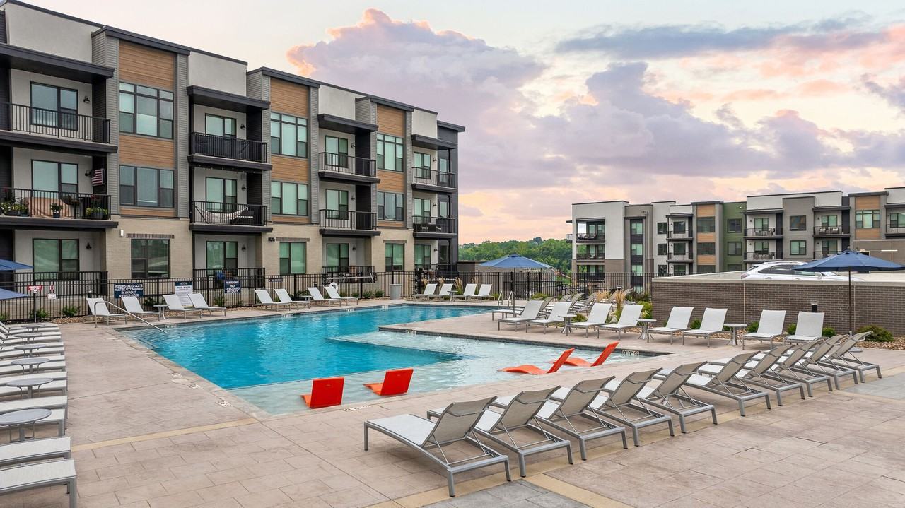 ALTO Apartments of Lenexa - Photo 3 of 50