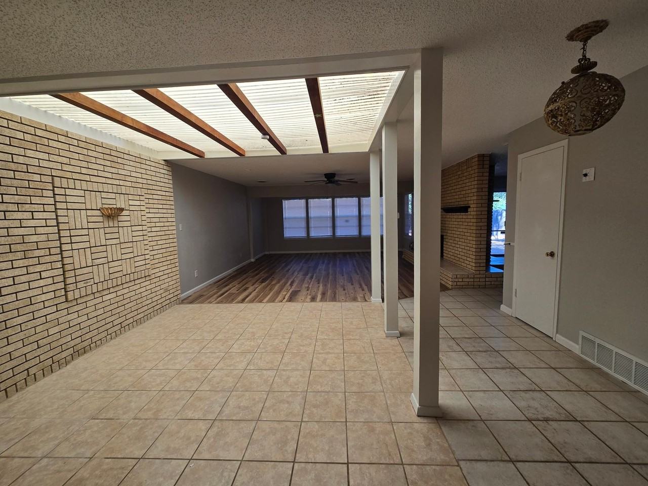 1640 Courtland Cir - Photo 3 of 17