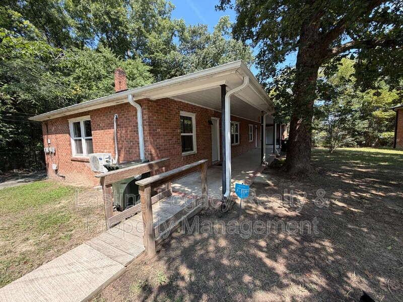 910 Marsh St - Photo 2 of 12
