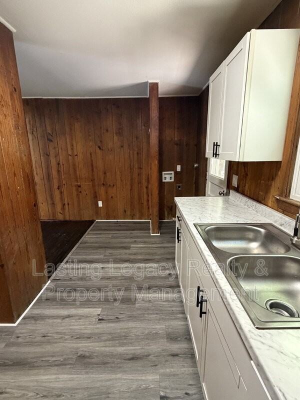 910 Marsh St - Photo 6 of 12