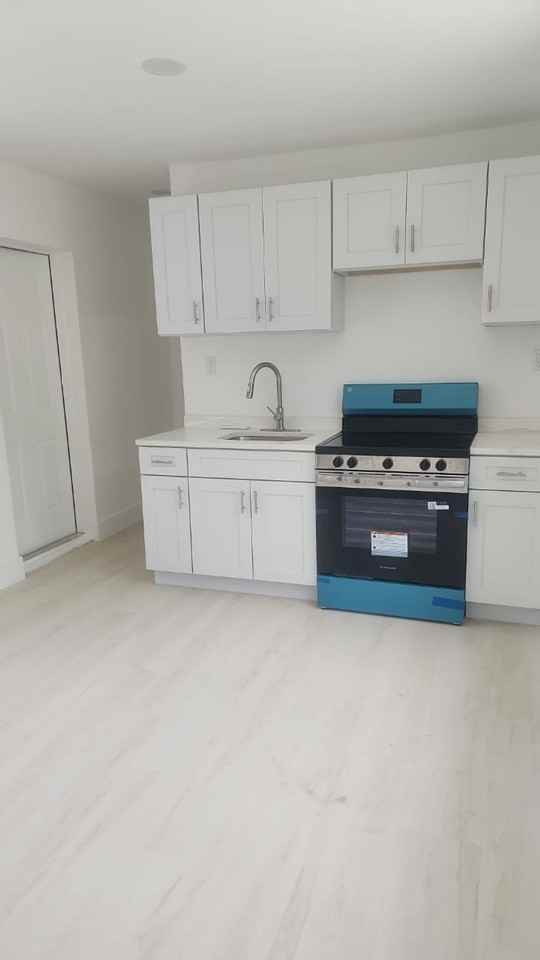 539 - Store - Photo 7 of 11