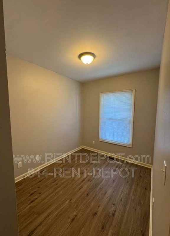 1332 E Illinois St - Photo 3 of 8
