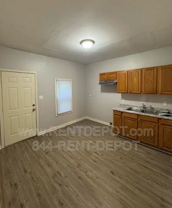 1332 E Illinois St - Photo 5 of 8