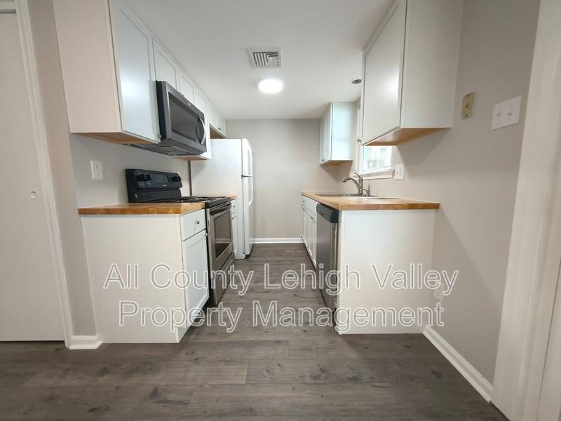 806 S Armour St - Photo 2 of 12