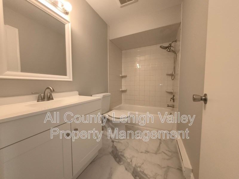 806 S Armour St - Photo 4 of 12
