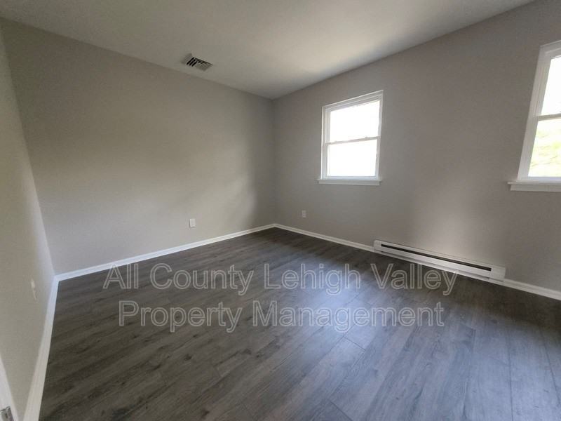 806 S Armour St - Photo 6 of 12