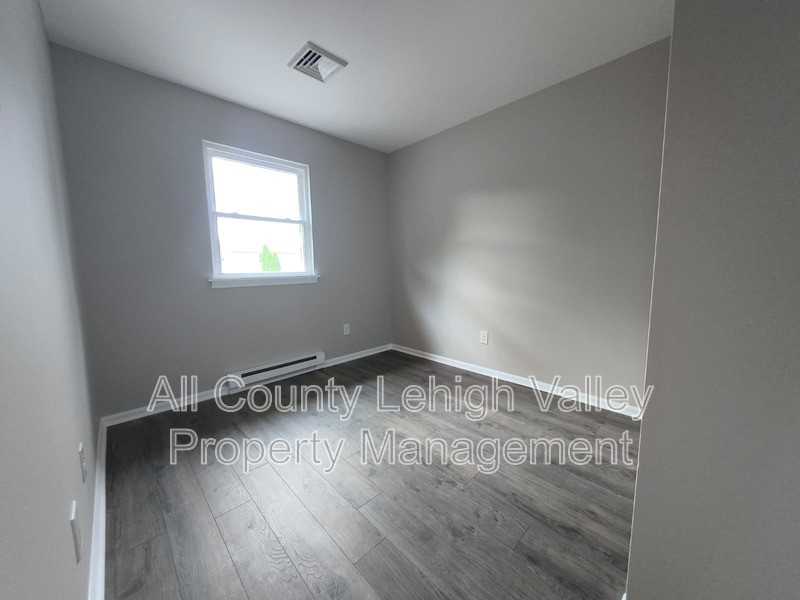 806 S Armour St - Photo 7 of 12