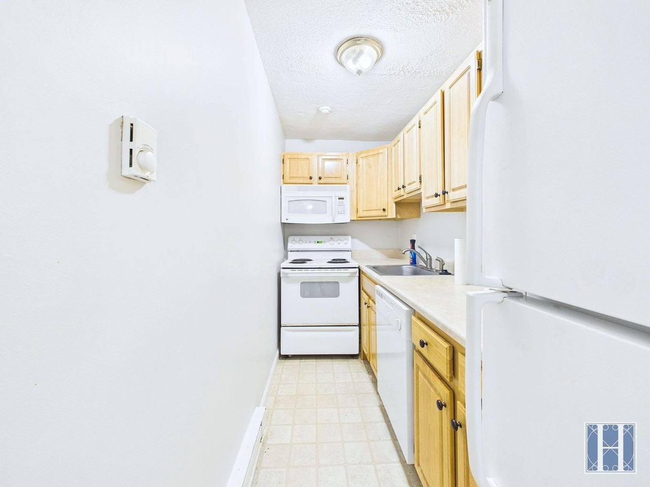 261 Union Street, LLC - Photo 7 of 21