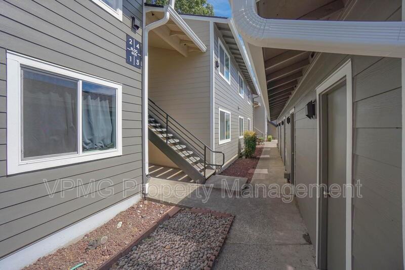 605 Se 121st Ave #4 - Photo 2 of 33